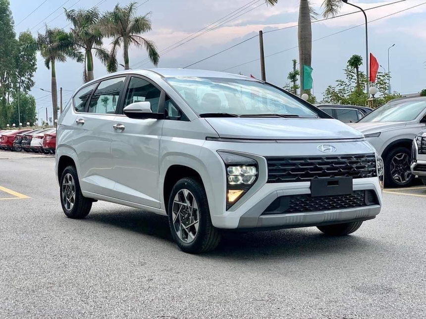 Hyundai Stargazer giảm giá mạnh tại đại lý: Bản tiêu chuẩn từ 550 triệu, rẻ hơn Xpander - Ảnh 2.