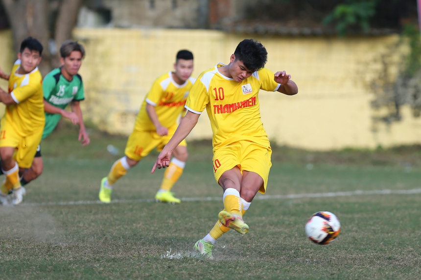 U19 Hà Nội và Nutifood xô xát nhau với 1 thẻ đỏ, 2 thẻ vàng - Ảnh 9. U19 Hà Nội và Nutifood xô xát nhau với 1 thẻ đỏ, 2 thẻ vàng - Ảnh 9.