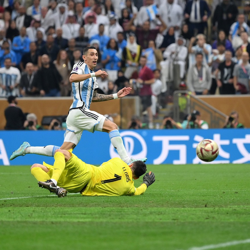 Di Maria rơi nước mắt khi ghi bàn thắng cho Argentina trong trận chung kết World Cup - Ảnh 2. Di Maria rơi nước mắt khi ghi bàn thắng cho Argentina trong trận chung kết World Cup - Ảnh 2.