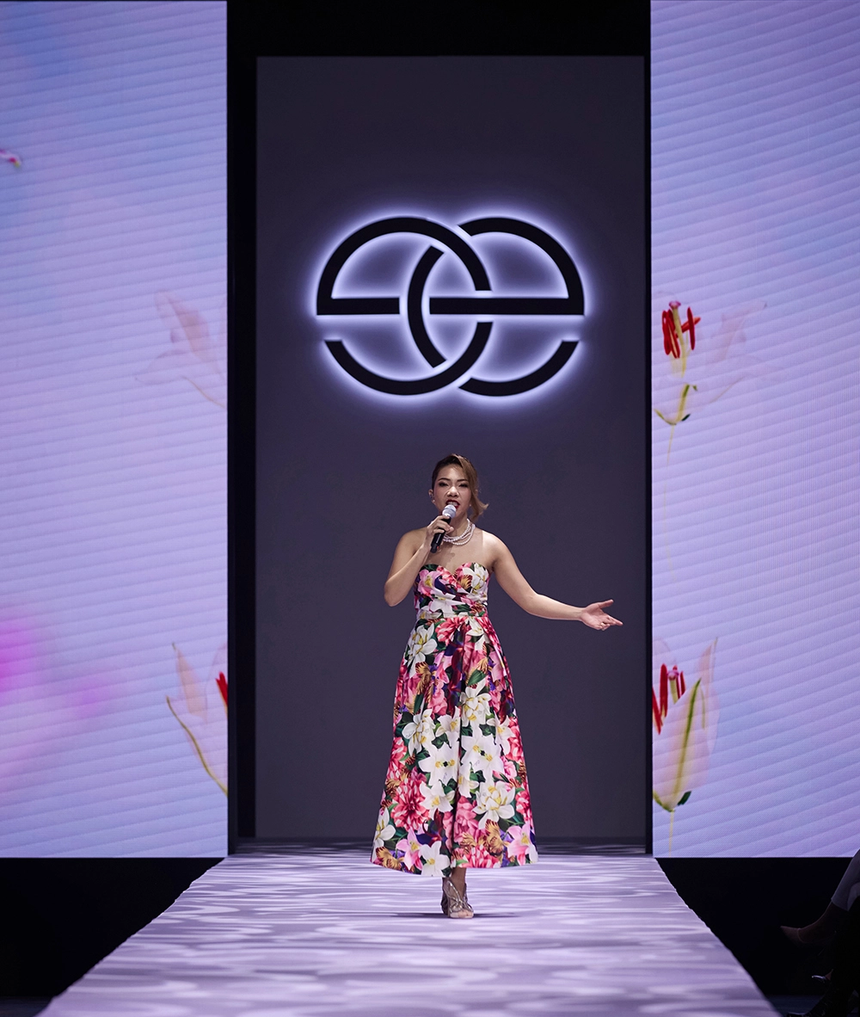 Hoa hậu Ngọc Châu khoe vẻ yêu kiều trên sàn catwalk - Ảnh 2. Hoa hậu Ngọc Châu khoe vẻ yêu kiều trên sàn catwalk - Ảnh 2.