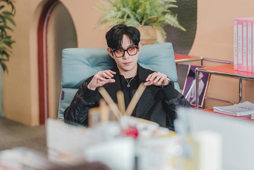 Nam chính đóng đơ nhất phim Hàn 2022: Bị khán giả đòi 'dạy lại diễn xuất', visual đỉnh cao không gánh nổi thực lực - Ảnh 2. Nam chính đóng đơ nhất phim Hàn 2022: Bị khán giả đòi 'dạy lại diễn xuất', visual đỉnh cao không gánh nổi thực lực - Ảnh 2.