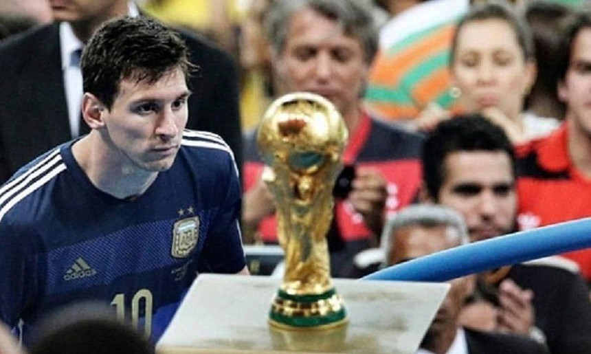 Khoảnh khắc Messi hôn lên chức vô địch World Cup 2022 - Ảnh 3. Khoảnh khắc Messi hôn lên chức vô địch World Cup 2022 - Ảnh 3.