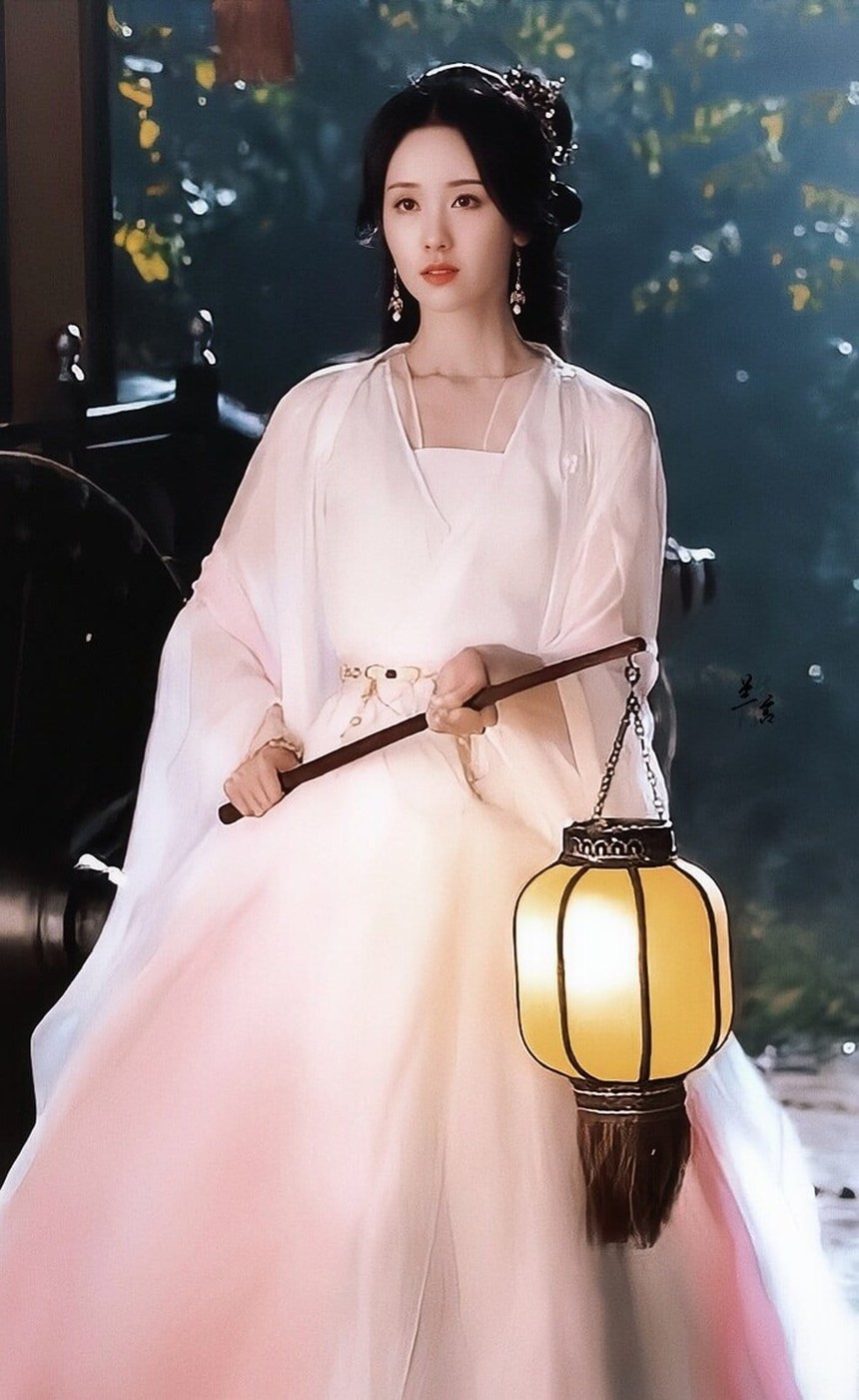 Đậu ngành hàng không vũ trụ với điểm gần tuyệt đối, mỹ nhân này đột ngột rẽ sang diễn xuất: Đóng 7 phim 1 năm vẫn bị chê nhạt nhẽo kém sắc - Ảnh 4.