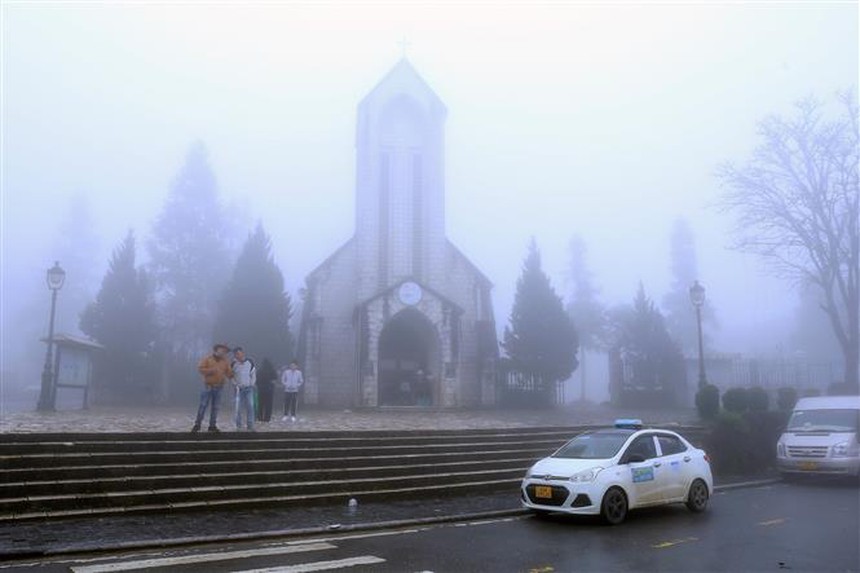 Thời tiết 18/12: Vùng núi phía Bắc có nơi dưới 0 độ, Hà Nội rét hại về đêm - Ảnh 1. Thời tiết 18/12: Vùng núi phía Bắc có nơi dưới 0 độ, Hà Nội rét hại về đêm - Ảnh 1.
