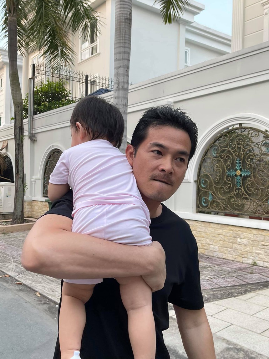 Quách Ngọc Ngoan có loạt động thái lạ và chi tiết thể hiện thái độ với con riêng của Phượng Chanel sau 1 năm rộ tin tan vỡ  - Ảnh 3.