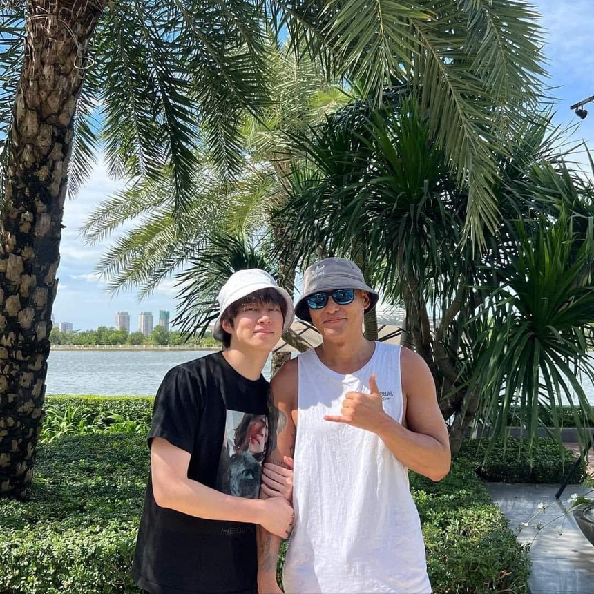 Cả dàn sao quốc tế đổ bộ Việt Nam 2 ngày qua: Christina Aguilera - MOMOLAND dự sự kiện khủng, Heechul và "ông trùm" bí mật đến - Ảnh 5.