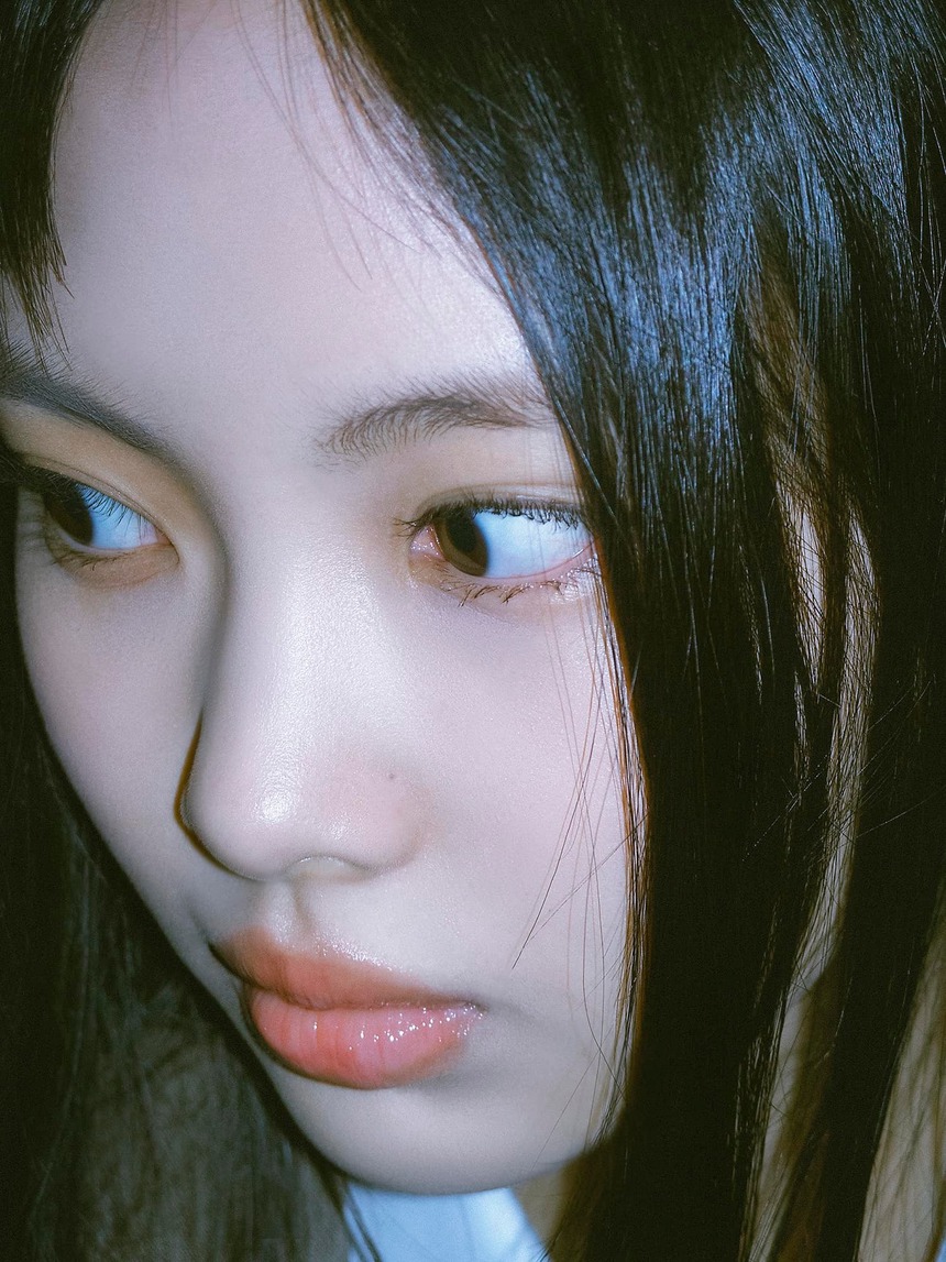 NewJeans có thêm thành viên thứ 6 trong MV tựa phim kinh dị, thành tích ra mắt như thế nào? - Ảnh 13.