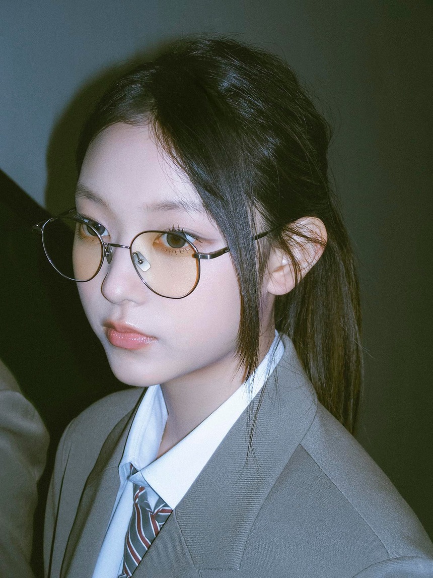 NewJeans có thêm thành viên thứ 6 trong MV tựa phim kinh dị, thành tích ra mắt như thế nào? - Ảnh 10.