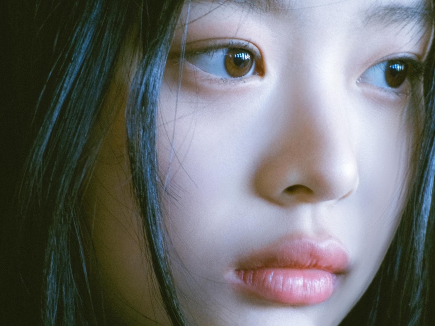 NewJeans có thêm thành viên thứ 6 trong MV tựa phim kinh dị, thành tích ra mắt như thế nào? - Ảnh 12.