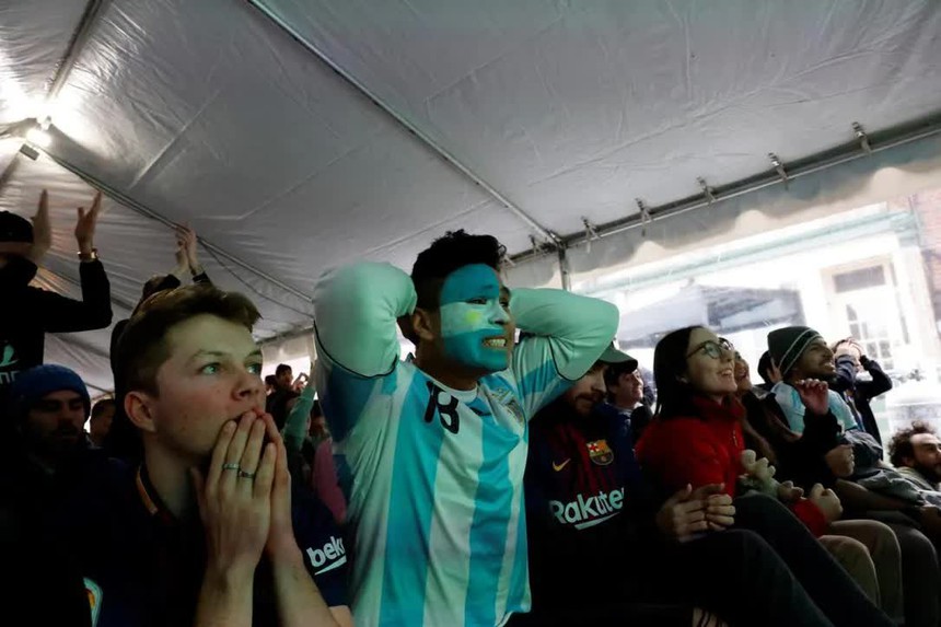 Khi tất cả cảm xúc đều bùng nổ: Hình ảnh cả thế giới dõi theo và ăn mừng trận chung kết World Cup “hay nhất lịch sử” - Ảnh 12.