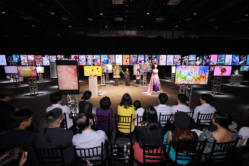 Triển lãm nghệ thuật "Tiếp Bước Tiến" truyền lửa cho thế hệ trẻ - Ảnh 1.