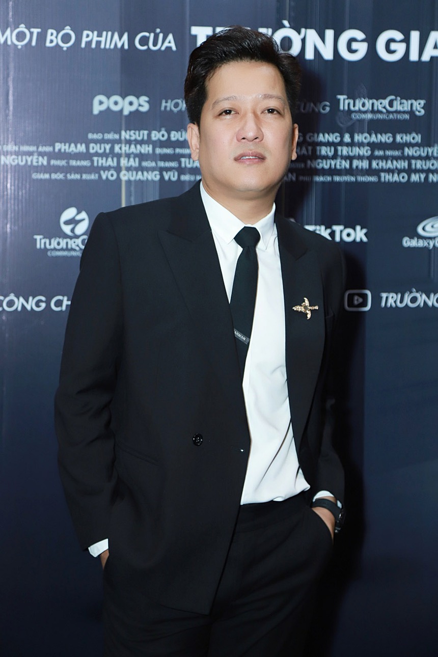 Nhã Phương xinh đẹp bên Trường Giang, có phát ngôn gây chú ý về cảnh thân mật của ông xã và Tiểu Vy - Ảnh 2.