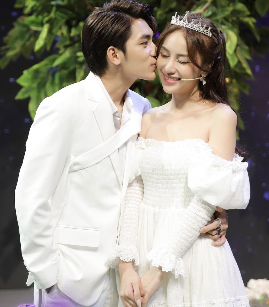 Con gái NSND Trần Nhượng khoe loạt ảnh mùi mẫn bên bạn trai hậu công khai hẹn hò - Ảnh 2. Con gái NSND Trần Nhượng khoe loạt ảnh mùi mẫn bên bạn trai hậu công khai hẹn hò - Ảnh 2.