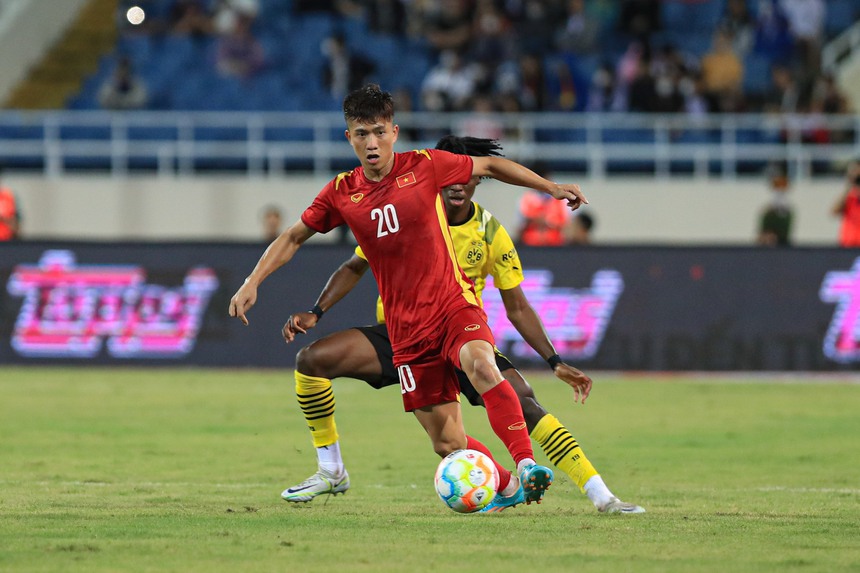 Văn Đức sang Lào hội quân gấp với tuyển Việt Nam - Ảnh 1.