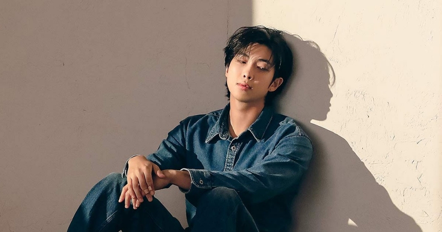 Nữ ca sĩ góp giọng trong MV solo của RM BTS là ai? - Ảnh 1.