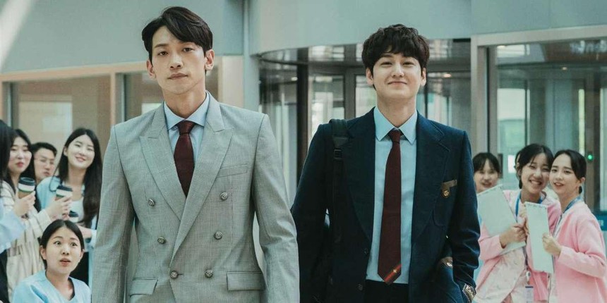 Điểm lại loạt 'siêu anh hùng' mặc áo trắng được khán giả yêu thích trong phim Hàn - Ảnh 6. Điểm lại loạt 'siêu anh hùng' mặc áo trắng được khán giả yêu thích trong phim Hàn - Ảnh 6.