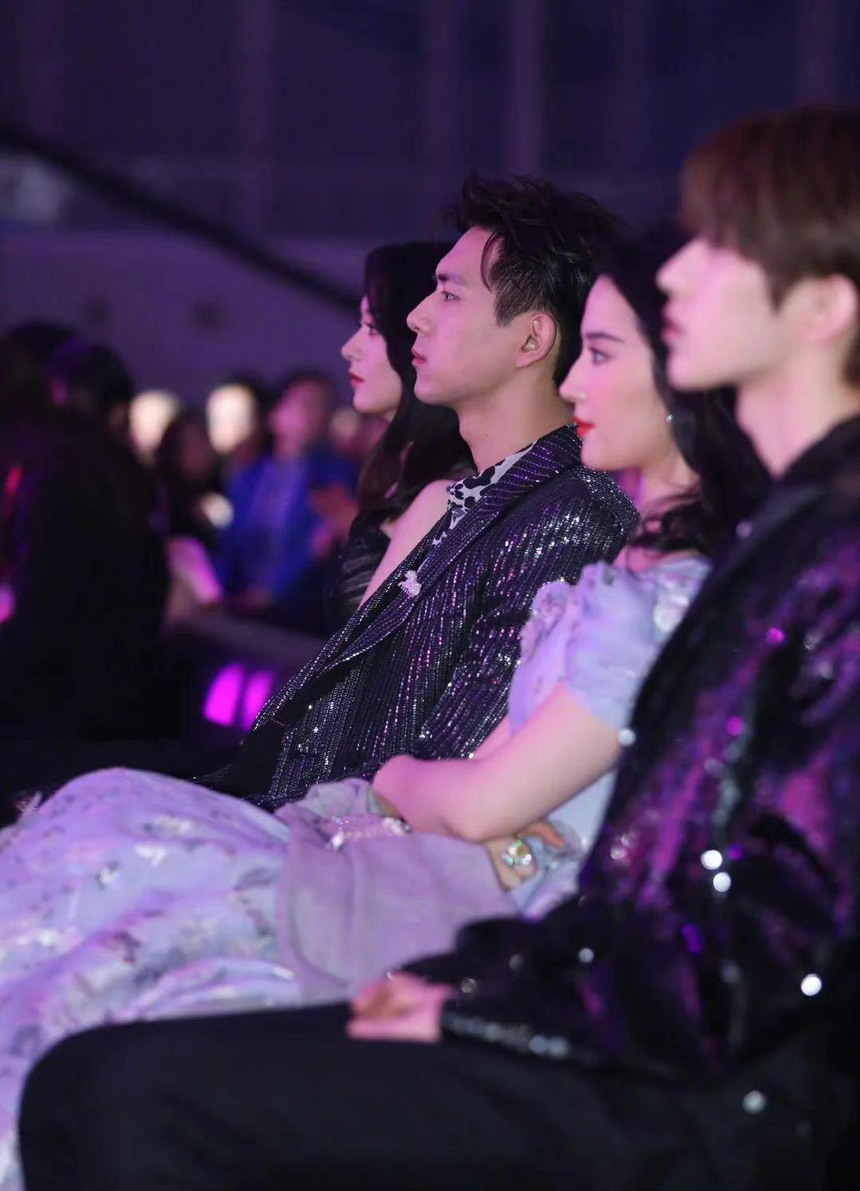 Khoảnh khắc chung khung hình hiếm có của dàn sao Hoa ngữ: Ảnh chụp chung của Triệu Lệ Dĩnh và Lưu Diệc Phi trở thành huyền thoại  - Ảnh 4.