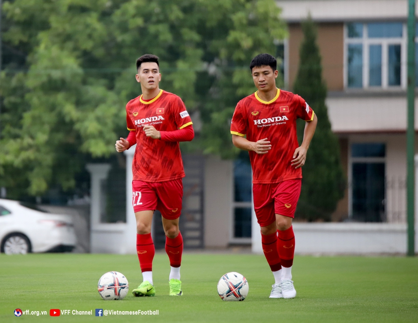 Bóng đá Việt Nam trưa ngày 2/12: 2 tuyển thủ Việt Nam tập riêng với bác sỹ - Ảnh 1. Bóng đá Việt Nam trưa ngày 2/12: 2 tuyển thủ Việt Nam tập riêng với bác sỹ - Ảnh 1.