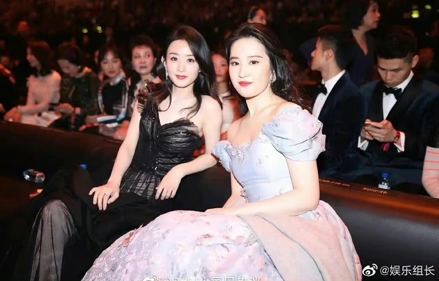 Khoảnh khắc chung khung hình hiếm có của dàn sao Hoa ngữ: Ảnh chụp chung của Triệu Lệ Dĩnh và Lưu Diệc Phi trở thành huyền thoại  - Ảnh 5.