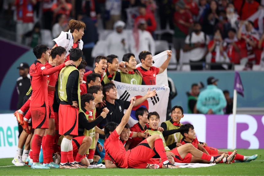 Son Heung-min bật khóc nức nở, như chưa thể tin Hàn Quốc giành vé đi tiếp - Ảnh 9.