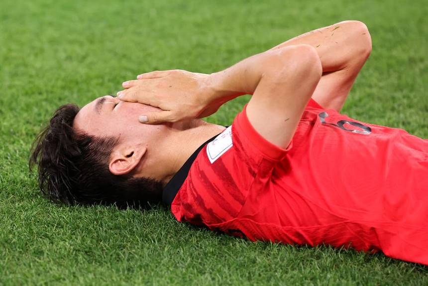 Son Heung-min bật khóc nức nở, như chưa thể tin Hàn Quốc giành vé đi tiếp - Ảnh 8.