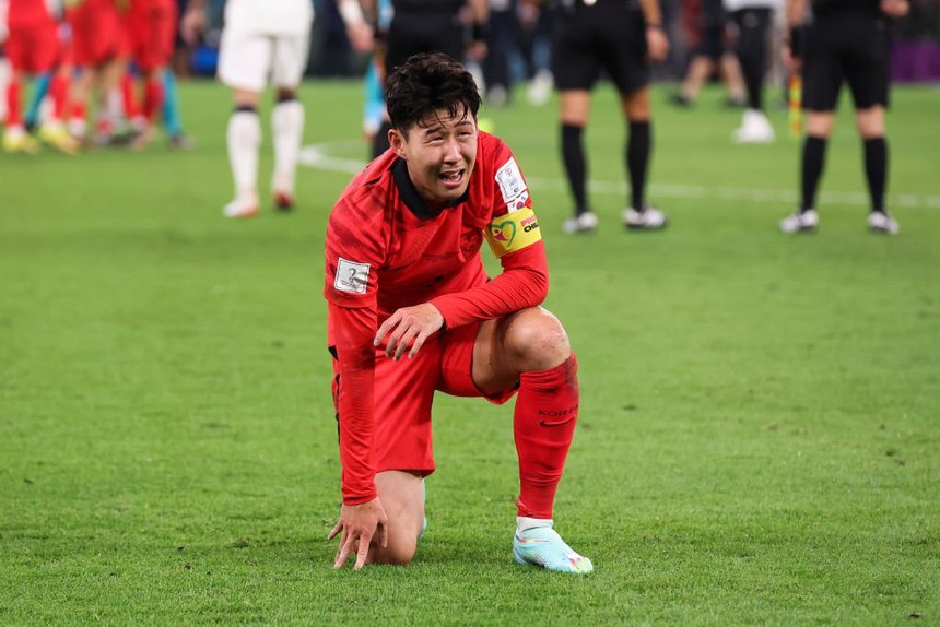 Son Heung-min bật khóc nức nở, như chưa thể tin Hàn Quốc giành vé đi tiếp - Ảnh 3.