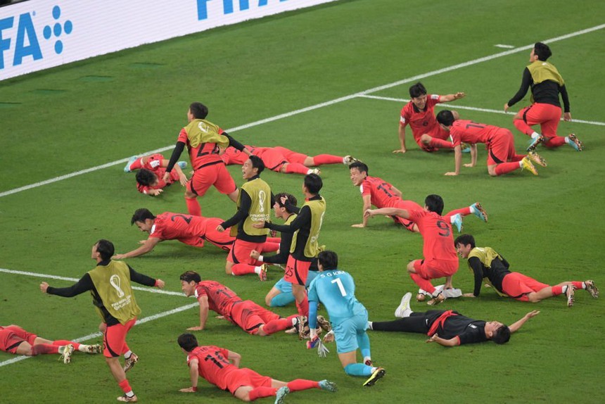 Son Heung-min bật khóc nức nở, như chưa thể tin Hàn Quốc giành vé đi tiếp - Ảnh 5.