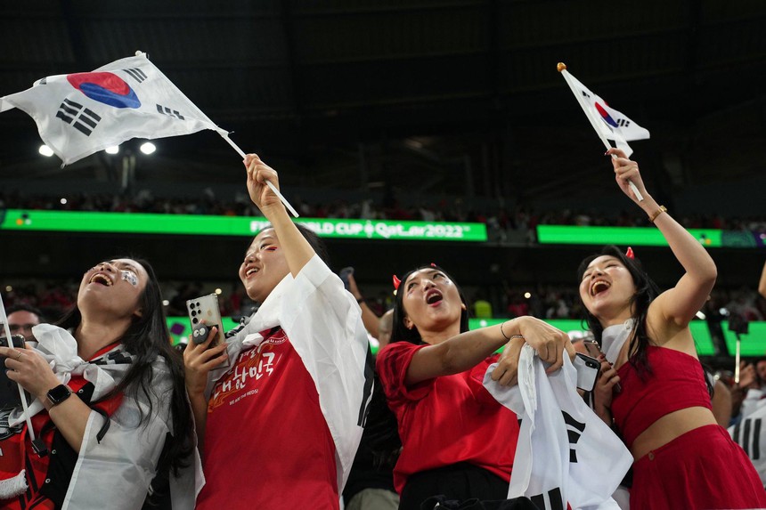 Chùm ảnh Hàn Quốc nín thở chờ trận Ghana vs Uruguay kết thúc - Ảnh 15.