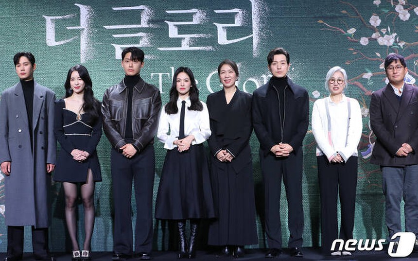 Song Hye Kyo chia sẻ cảm xúc khi được đóng vai nữ chính của 'The Glory' - Ảnh 1. Song Hye Kyo chia sẻ cảm xúc khi được đóng vai nữ chính của 'The Glory' - Ảnh 1.