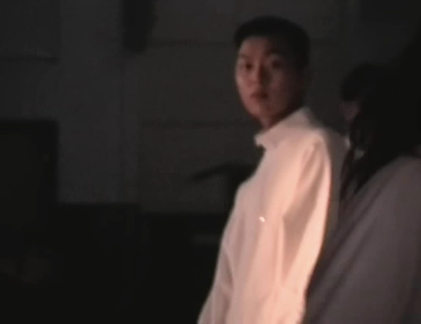 Giải mã MV gây sốt của NewJeans: Tất cả chỉ là ảo ảnh hay ẩn ý về bạo lực học đường? - Ảnh 14. Giải mã MV gây sốt của NewJeans: Tất cả chỉ là ảo ảnh hay ẩn ý về bạo lực học đường? - Ảnh 14.