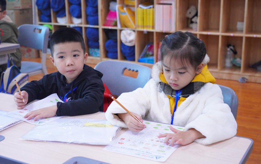 Hà Nội: Không bắt buộc học sinh mặc đồng phục trong những ngày trời rét - Ảnh 1. Hà Nội: Không bắt buộc học sinh mặc đồng phục trong những ngày trời rét - Ảnh 1.