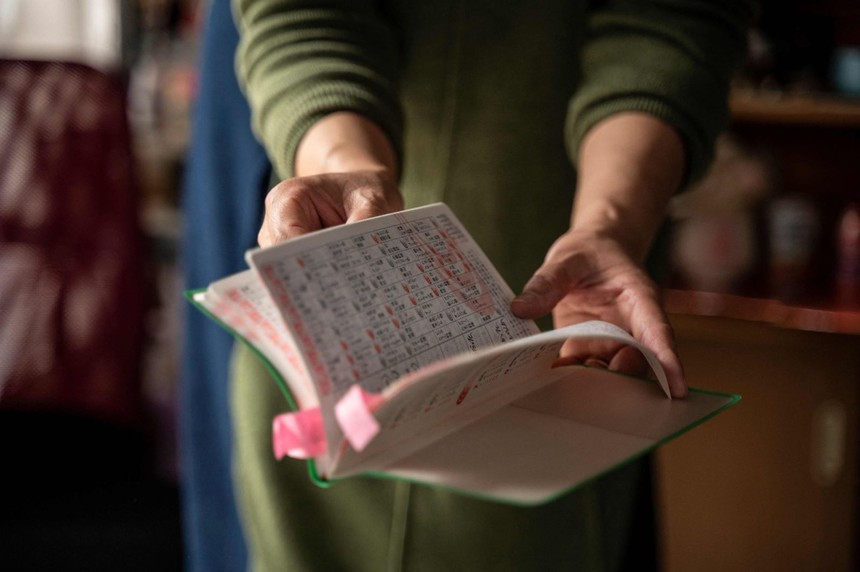 Bi kịch "làm việc tới chết" của giáo viên Nhật Bản: Số giờ làm dài nhất thế giới, gánh vác từ việc giám sát học trò tới dọn vệ sinh sau giờ học - Ảnh 5.