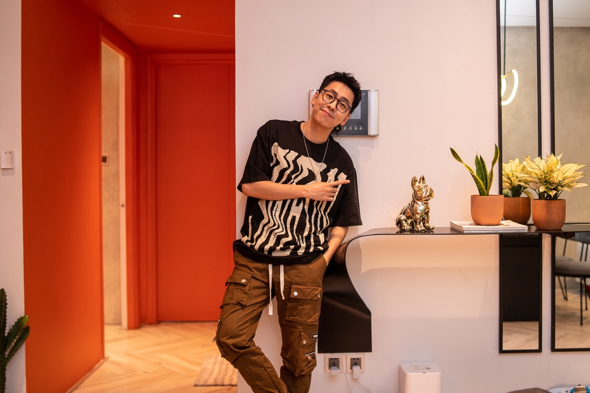 Chàng trai bỏ học vào Sài Gòn làm rapper, mua nhà trả góp nhưng không ưng ý và quyết định "dốc vốn" cải tạo lại - Ảnh 1.