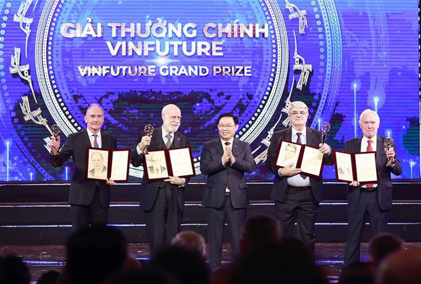 VinFuture 2022 vinh danh 4 công trình khoa học 'Hồi sinh và Tái thiết' thế giới - Ảnh 2. VinFuture 2022 vinh danh 4 công trình khoa học 'Hồi sinh và Tái thiết' thế giới - Ảnh 2.