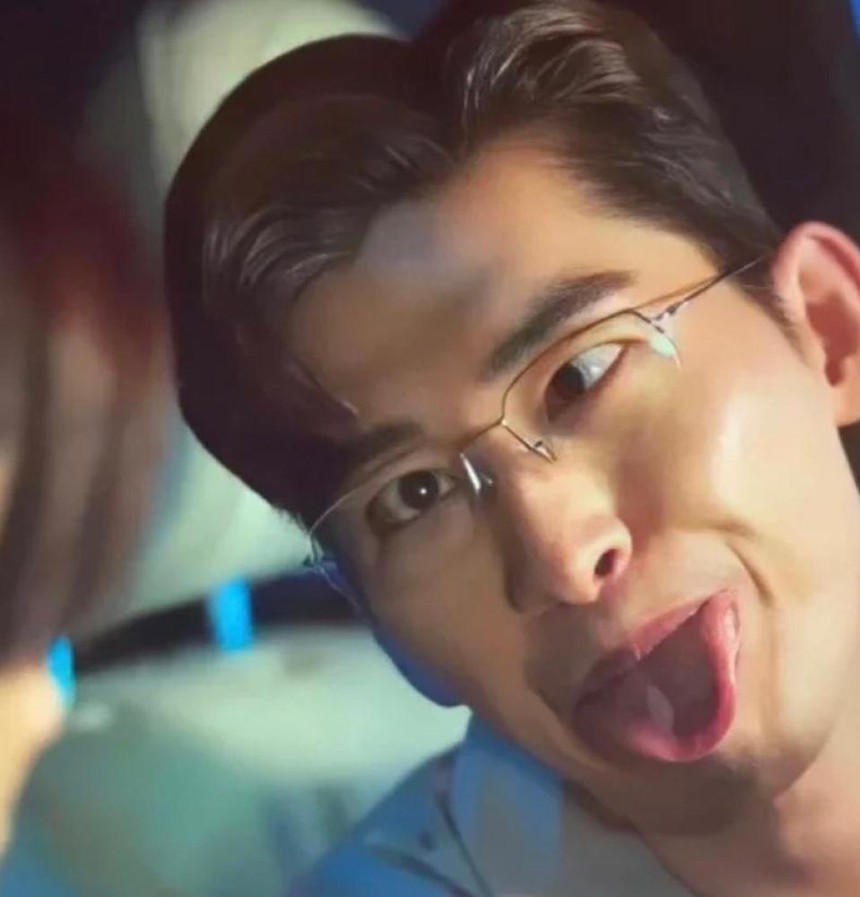 Sao nam Hoa ngữ xấu tàn tạ trên màn ảnh 2022: Nhậm Gia Luân xài đồ giả vẫn teo tóp, 'trùm cuối' già như bố nữ chính - Ảnh 9. Sao nam Hoa ngữ xấu tàn tạ trên màn ảnh 2022: Nhậm Gia Luân xài đồ giả vẫn teo tóp, 'trùm cuối' già như bố nữ chính - Ảnh 9.