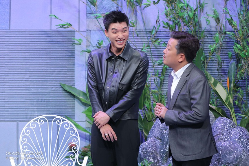 HIEUTHUHAI và Tiểu Vy: Cứ xuất hiện chung là gây sốt, 'hint xịn' ra sao mà Trường Giang phải liên tục 'đẩy thuyền'? - Ảnh 4. HIEUTHUHAI và Tiểu Vy: Cứ xuất hiện chung là gây sốt, 'hint xịn' ra sao mà Trường Giang phải liên tục 'đẩy thuyền'? - Ảnh 4.