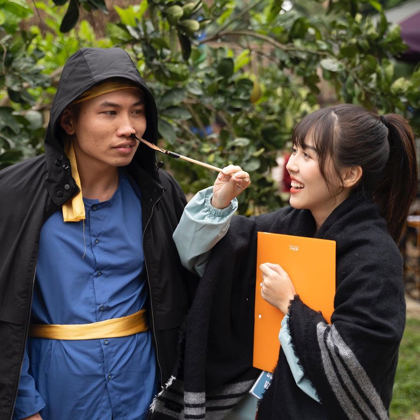 Hậu Hoàng thân mật với 1 chiến sĩ 'Sao nhập ngũ' quen mặt không phải Mũi trưởng Long - Ảnh 1.