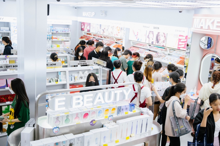 Khai trương cửa hàng mỹ phẩm concept Futuristic tiên phong tại Việt Nam - Ảnh 2. Khai trương cửa hàng mỹ phẩm concept Futuristic tiên phong tại Việt Nam - Ảnh 2.