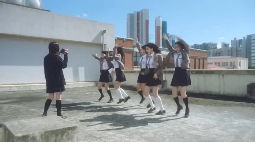 Ý nghĩa ẩn sau đĩa đơn ăn khách 'Ditto' của NewJeans - Ảnh 7.