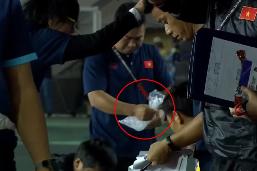 Vì sao Quang Hải phải rời sân sớm? - Ảnh 2.