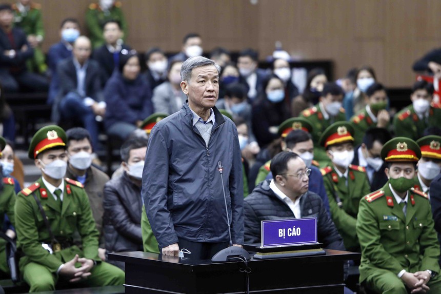 Xét xử vụ AIC: Một bị cáo bỏ trốn gửi đơn xin xét xử vắng mặt và chấp nhận mọi phán quyết của Tòa - Ảnh 2. Xét xử vụ AIC: Một bị cáo bỏ trốn gửi đơn xin xét xử vắng mặt và chấp nhận mọi phán quyết của Tòa - Ảnh 2.