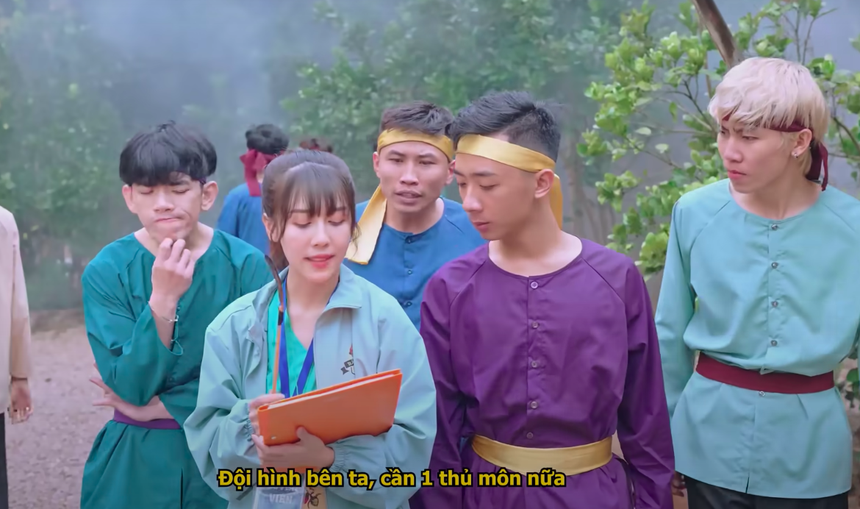 Hậu Hoàng thân thiết với 1 chiến sĩ 'Sao nhập ngũ' quen mặt không phải Mũi trưởng Long - Ảnh 3.