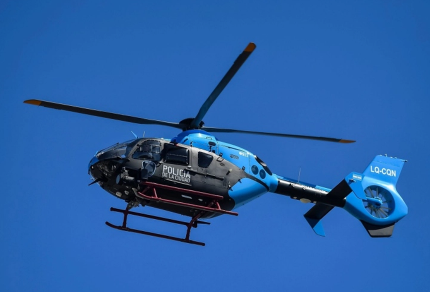 Sự cố tại buổi rước cúp của tuyển Argentina: Hàng loạt cảnh sát bị thương, bắt giữ 14 người - Ảnh 4.