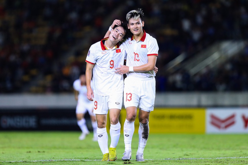 Bóng lăn trên bàn phím: CĐV phàn nàn vì HLV Park dùng đội hình mạnh - Ảnh 1.