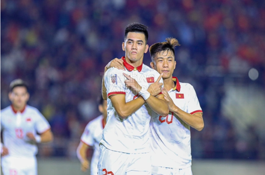 Việt Nam thắng đậm Lào 6-0. Ảnh: Minh Dân