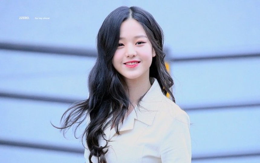 Jang Wonyoung IVE bị soi bằng chứng 'dao kéo', cư dân mạng Hàn nói gì? - Ảnh 2. Jang Wonyoung IVE bị soi bằng chứng 'dao kéo', cư dân mạng Hàn nói gì? - Ảnh 2.