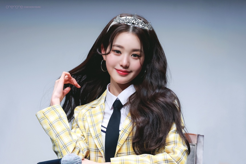 Jang Wonyoung IVE bị soi bằng chứng 'dao kéo', cư dân mạng Hàn nói gì? - Ảnh 1. Jang Wonyoung IVE bị soi bằng chứng 'dao kéo', cư dân mạng Hàn nói gì? - Ảnh 1.