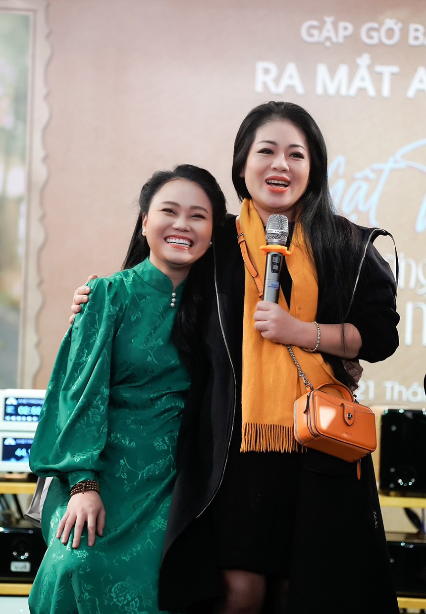 Nhà báo – ca sĩ Nhật Thảo ra mắt album ‘Những ngày thơ mộng’ - Ảnh 1.