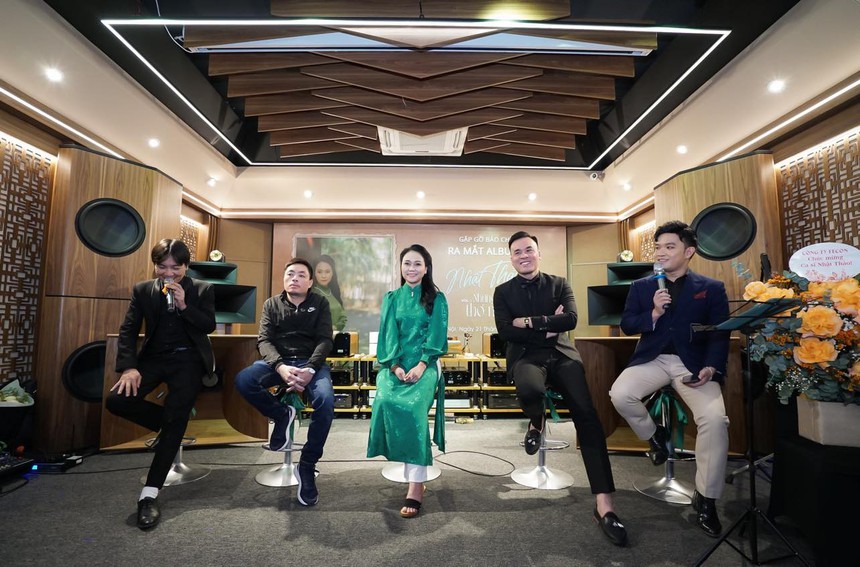 Nhà báo – ca sĩ Nhật Thảo ra mắt album ‘Những ngày thơ mộng’ - Ảnh 3.