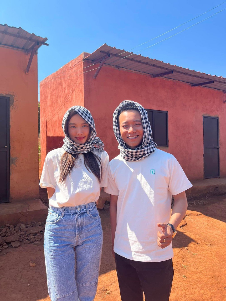 7 cặp đôi được 'đẩy thuyền' nhiệt tình năm 2022: Thuỳ Tiên - Quang Linh gây sốt, có người lộ luôn hint sống chung - Ảnh 4. 7 cặp đôi được 'đẩy thuyền' nhiệt tình năm 2022: Thuỳ Tiên - Quang Linh gây sốt, có người lộ luôn hint sống chung - Ảnh 4.